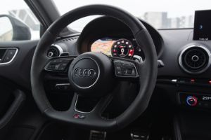 Autod 9 — JN Visuals · Autoportreed ja reklaam