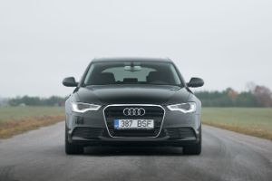 Autod 12 — JN Visuals · Autoportreed ja reklaam